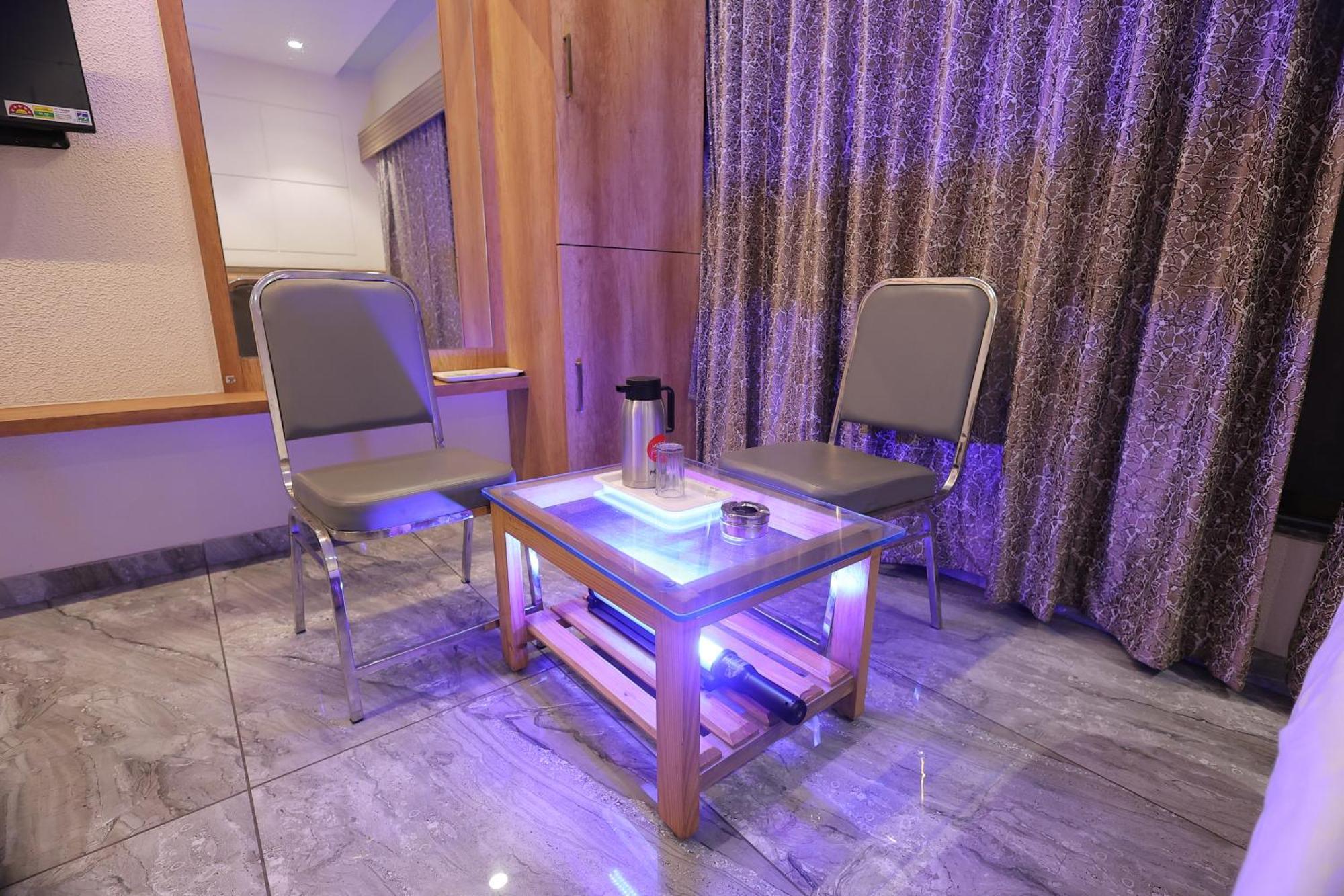 Hotel Horizon & Restaurant สุรัต ภายนอก รูปภาพ