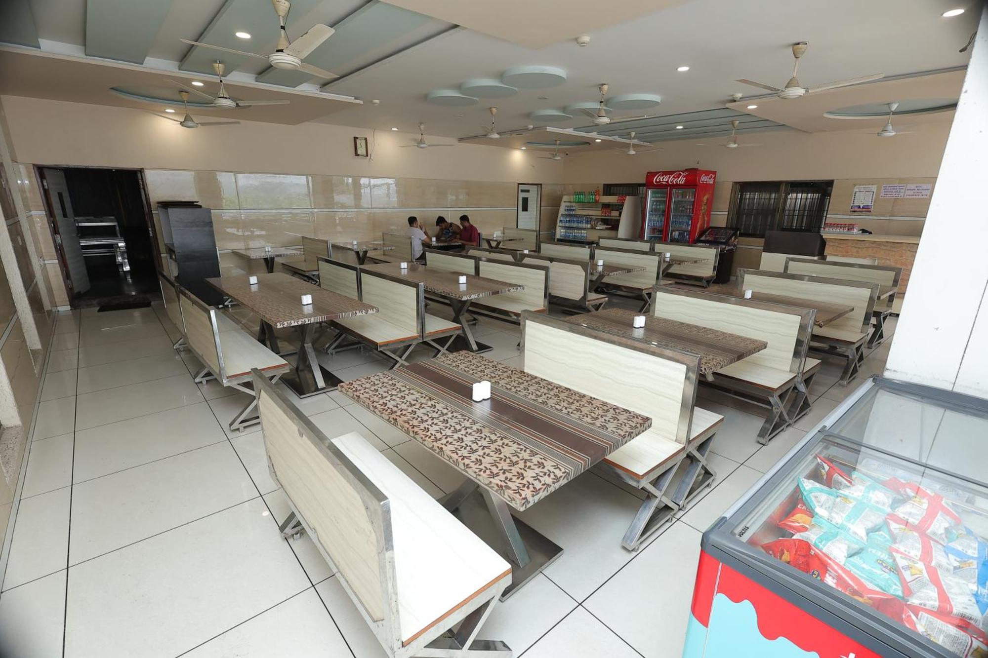 Hotel Horizon & Restaurant สุรัต ภายนอก รูปภาพ