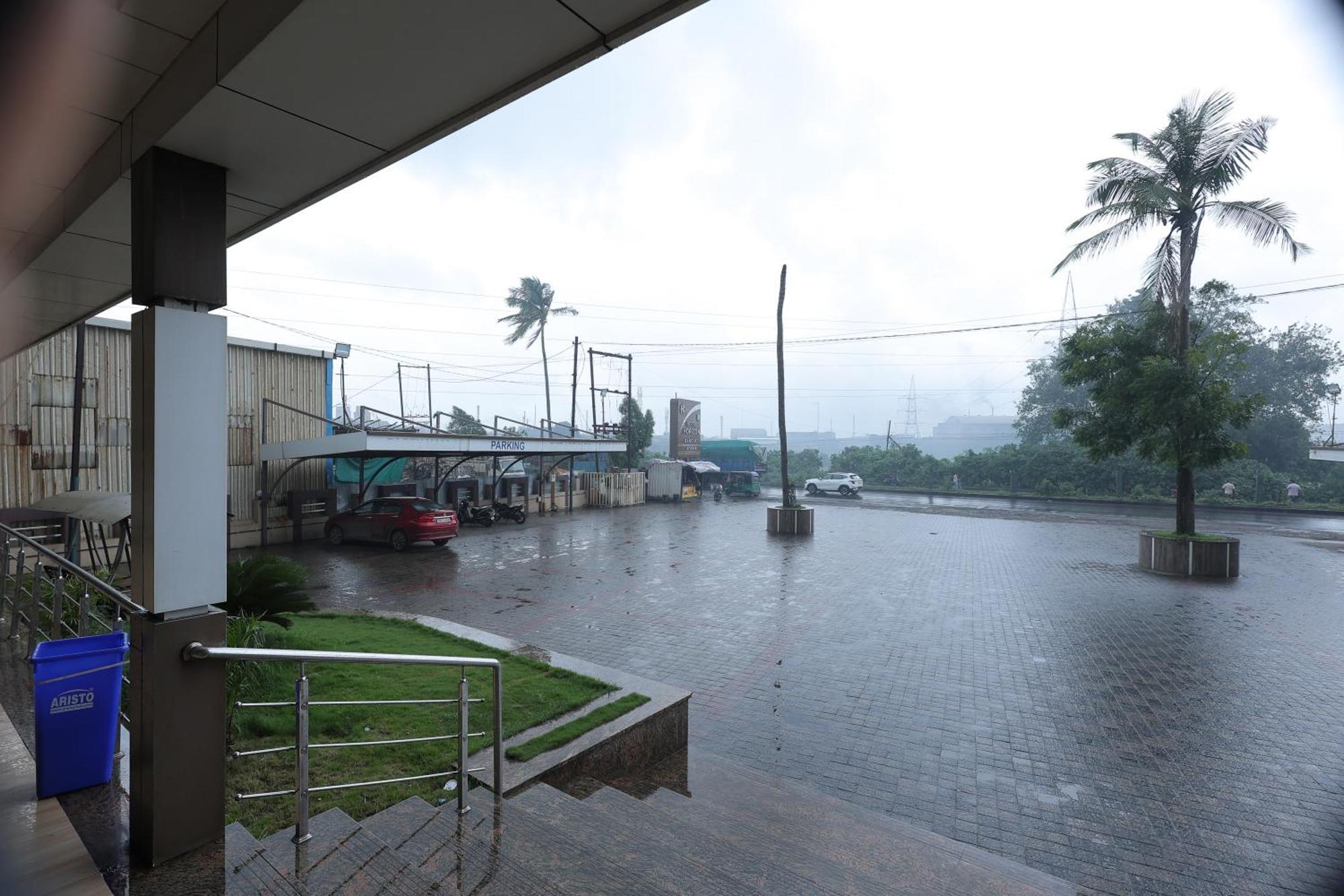 Hotel Horizon & Restaurant สุรัต ภายนอก รูปภาพ