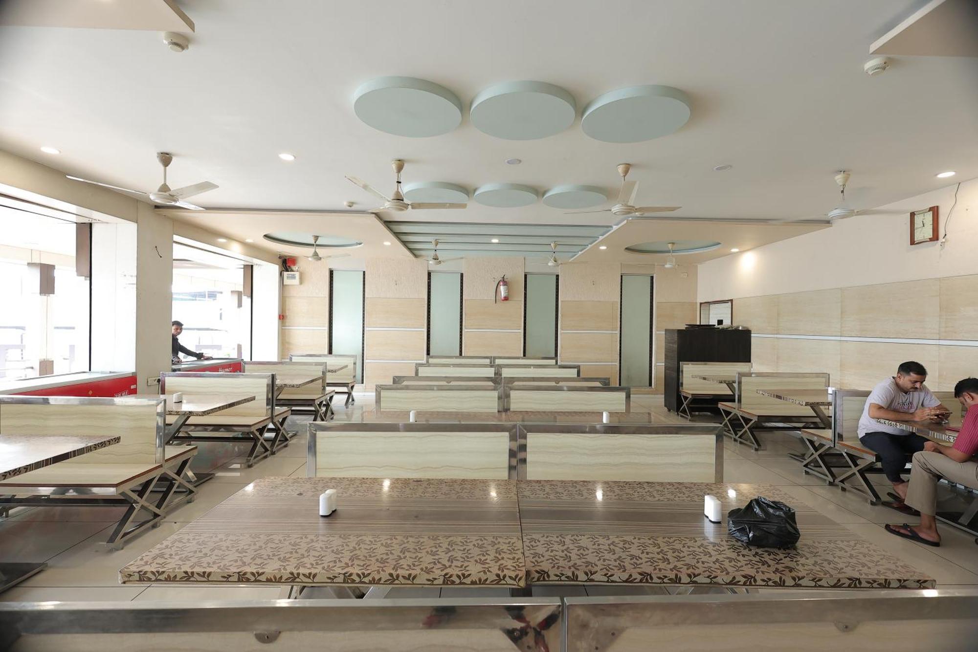Hotel Horizon & Restaurant สุรัต ภายนอก รูปภาพ