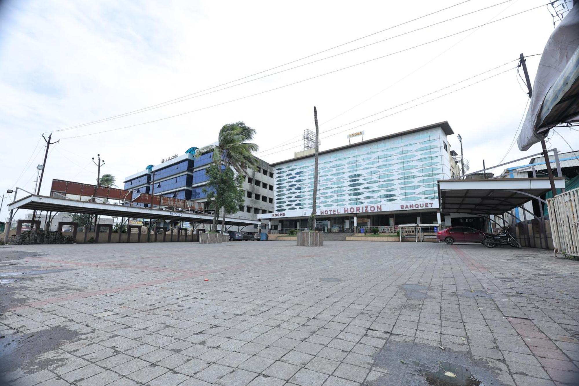 Hotel Horizon & Restaurant สุรัต ภายนอก รูปภาพ