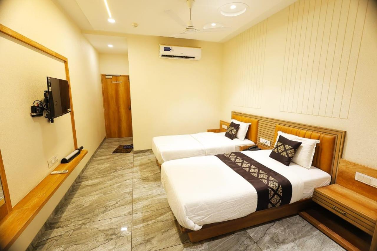 Hotel Horizon & Restaurant สุรัต ภายนอก รูปภาพ